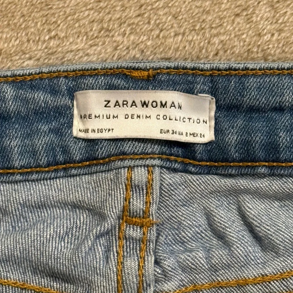 Zara Woman Premium Denim Skinny Jeans Blue Distressed Raw Hem Size 2